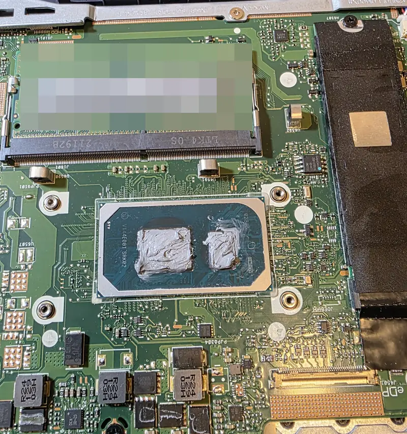 Processador do Asus Vivobook X513EA com pasta térmica nova aplicada