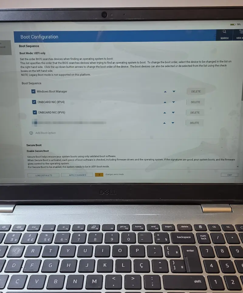 Dell Inspiron 3501 com a tela nova instalada exibindo o setup do BIOS com imagem nítida