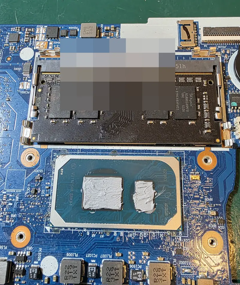 Processador do Lenovo IdeaPad 3 com pasta térmica nova aplicada
